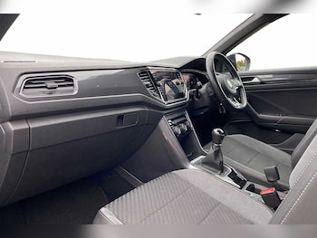 Used Volkswagen T-Roc 2021 for sale - 76681090: Photo