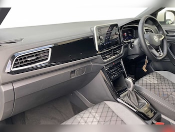 Used Volkswagen T-Roc 2024 for sale - 76676792: Photo