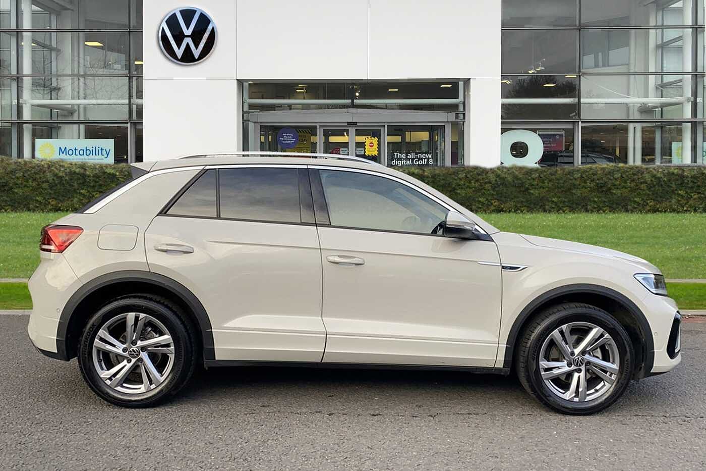 Used Volkswagen T-Roc 2024 for sale - 76676792: Photo 4