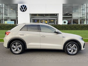Used Volkswagen T-Roc 2024 for sale - 76676792: Photo