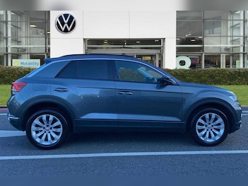 Used Volkswagen T-Roc 2018 for sale - 76673643: Photo
