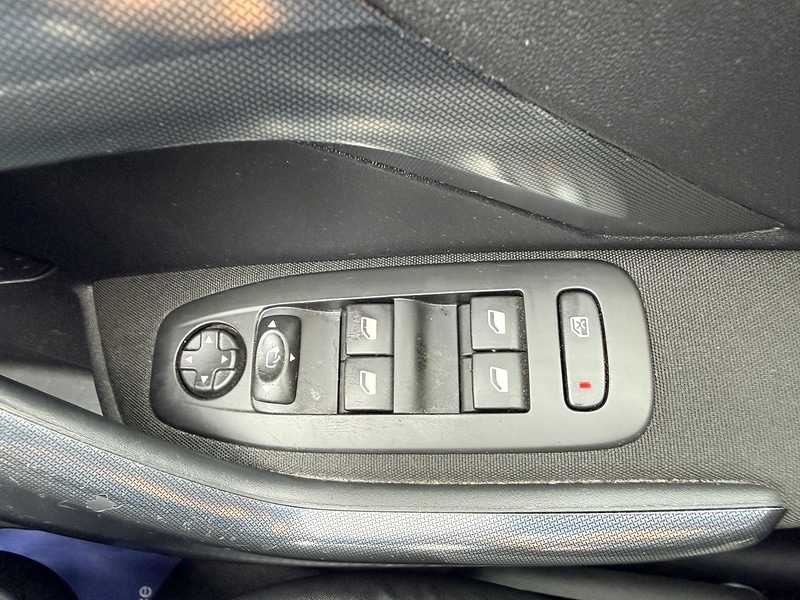 Used Peugeot 2008 2015 for sale - 76615844: Photo 26