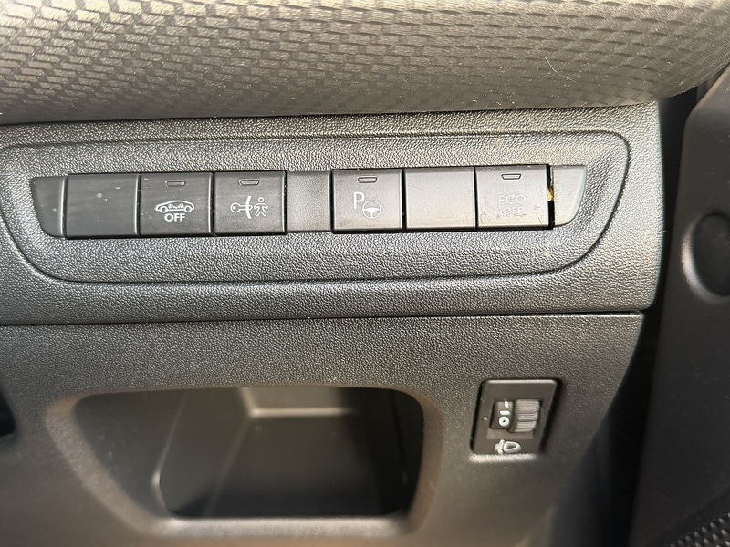 Used Peugeot 2008 2016 for sale - 77836633: Photo 37