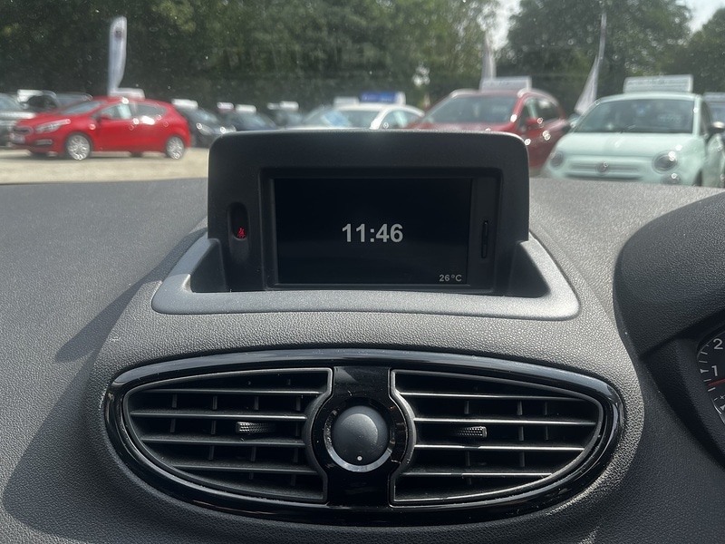 Used Renault Clio 2011 for sale - 76615774: Photo 16