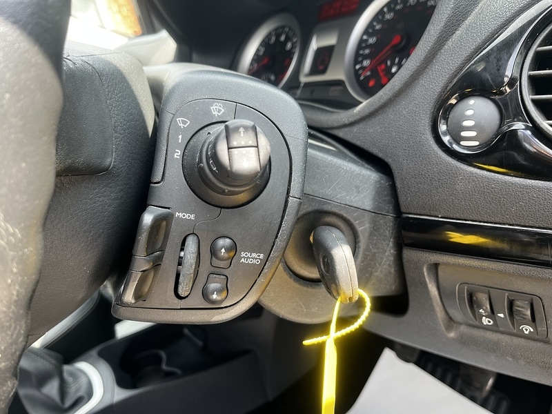 Used Renault Clio 2011 for sale - 76615774: Photo 20