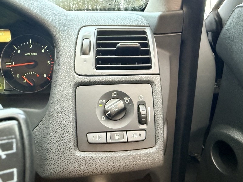 Used Volvo V50 2010 for sale - 77172764: Photo 24