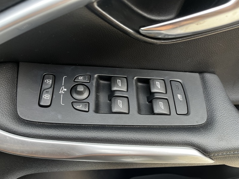 Used Volvo V40 2015 for sale - 76615751: Photo 20