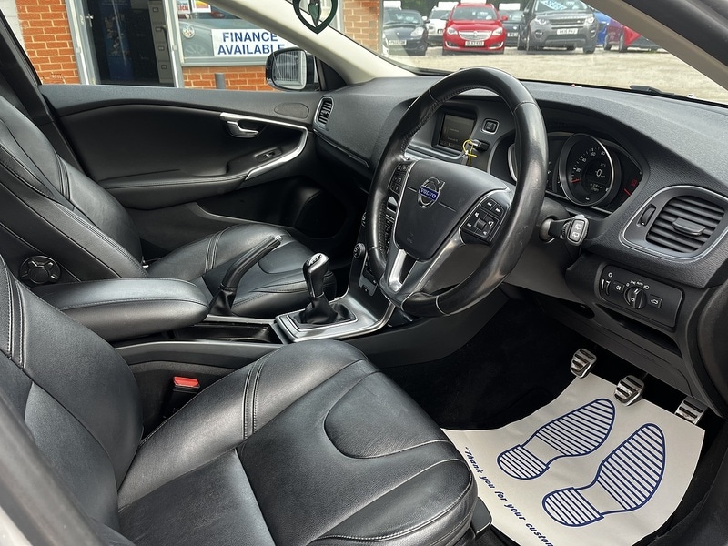 Used Volvo V40 2015 for sale - 76615751: Photo 9