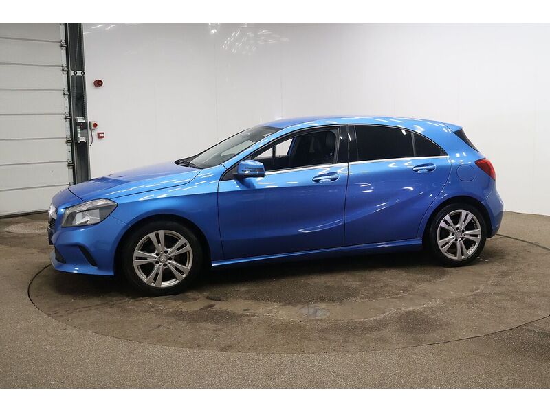 Used Mercedes-Benz A-Class 2015 for sale - 77311341: Photo 2