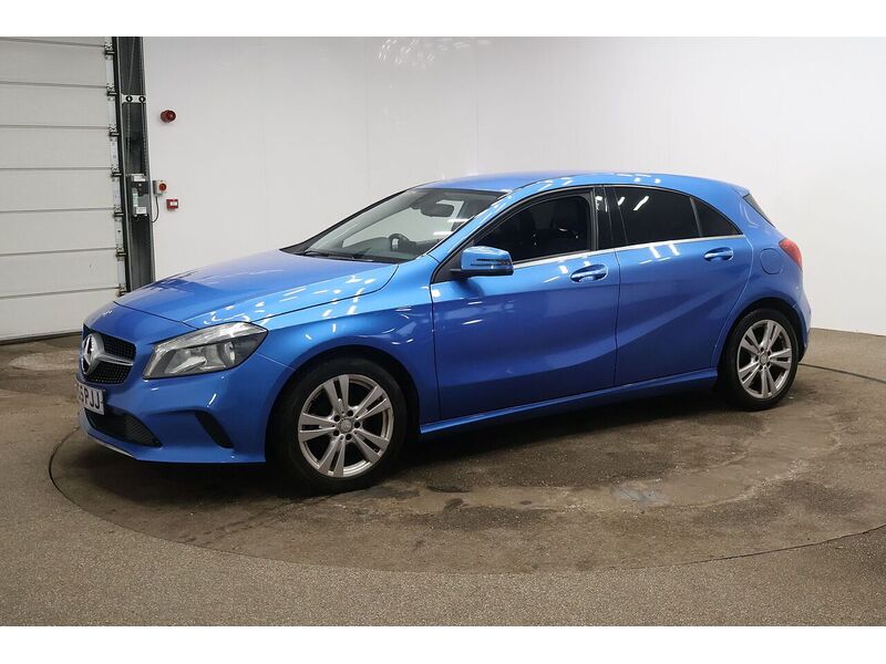 Used Mercedes-Benz A-Class 2015 for sale - 77311341: Photo 4