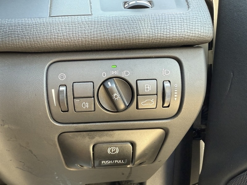 Used Volvo XC60 2010 for sale - 76736471: Photo 18