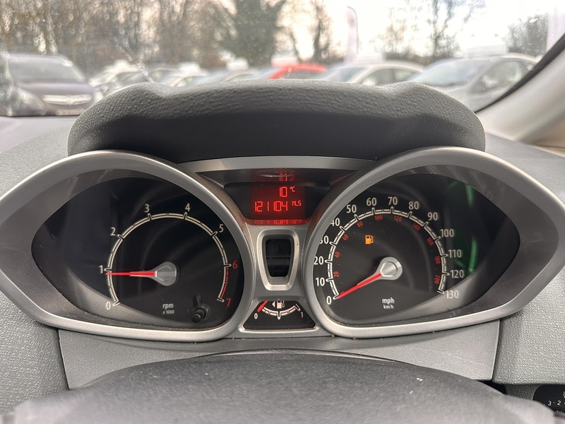 Used Ford Fiesta 2010 for sale - 76615838: Photo 19