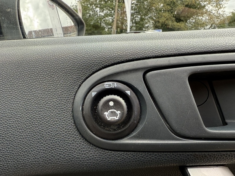 Used Ford Fiesta 2011 for sale - 76615749: Photo 28