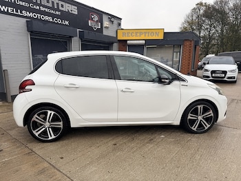 Used Peugeot 208 2015 for sale - 76626986: Photo