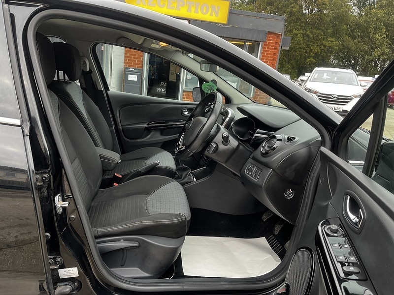 Used Renault Clio 2015 for sale - 76615800: Photo 11