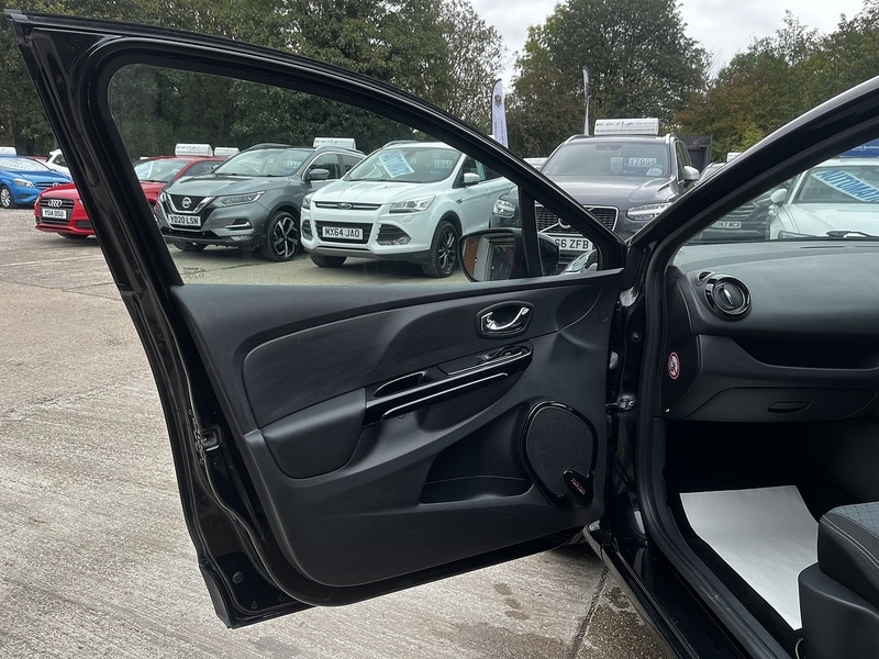 Used Renault Clio 2015 for sale - 76615800: Photo 14