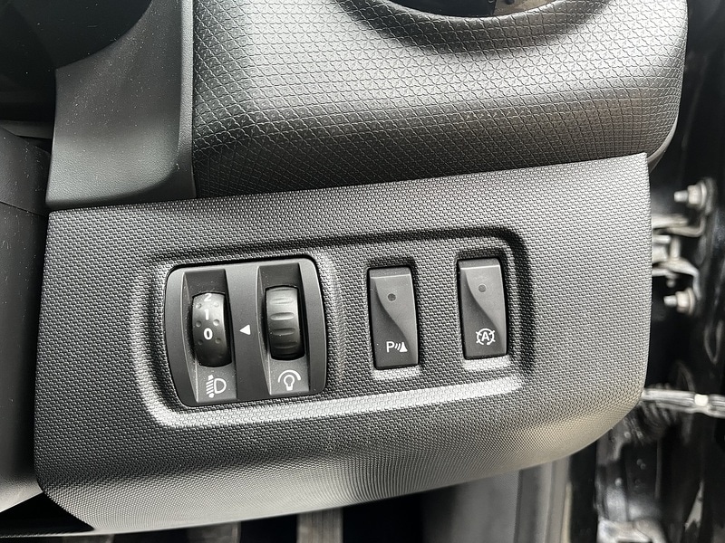 Used Renault Clio 2015 for sale - 76615800: Photo 24