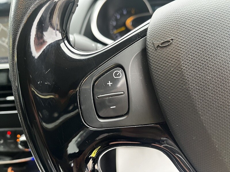 Used Renault Clio 2015 for sale - 76615800: Photo 25