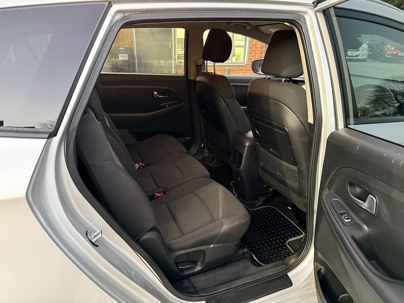 Used Kia Carens 2015 for sale - 76615783: Photo 12