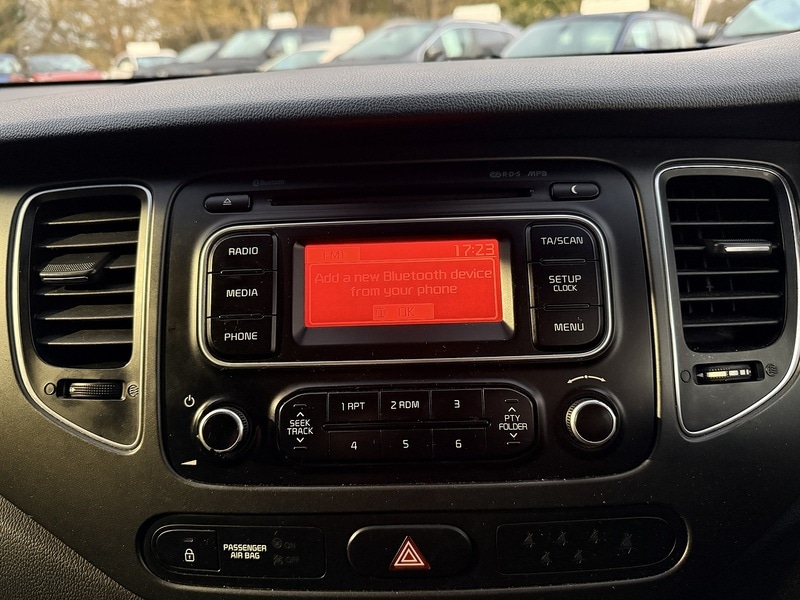 Used Kia Carens 2015 for sale - 76615783: Photo 21