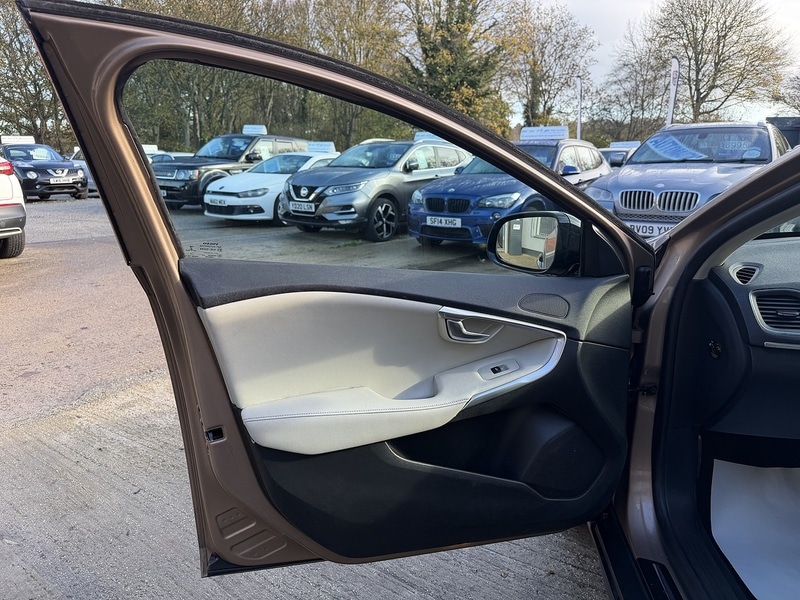 Used Volvo V40 2014 for sale - 77107252: Photo 15