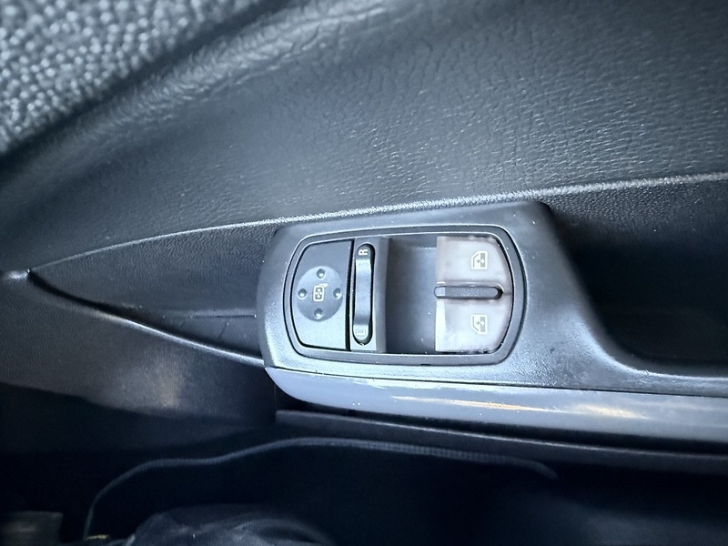 Used Vauxhall Corsa 2012 for sale - 76736469: Photo 24