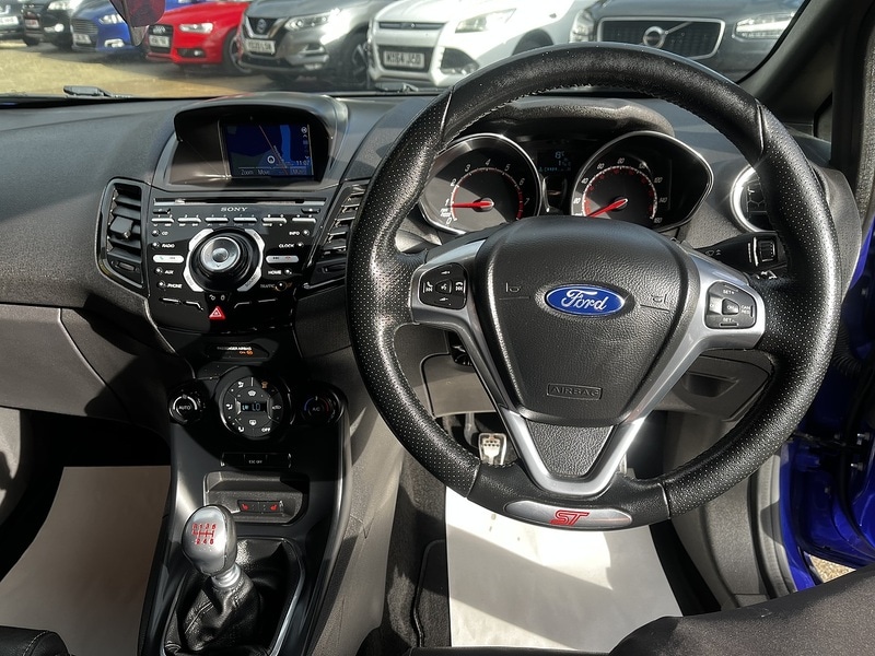 Used Ford Fiesta 2015 for sale - 76615835: Photo 11