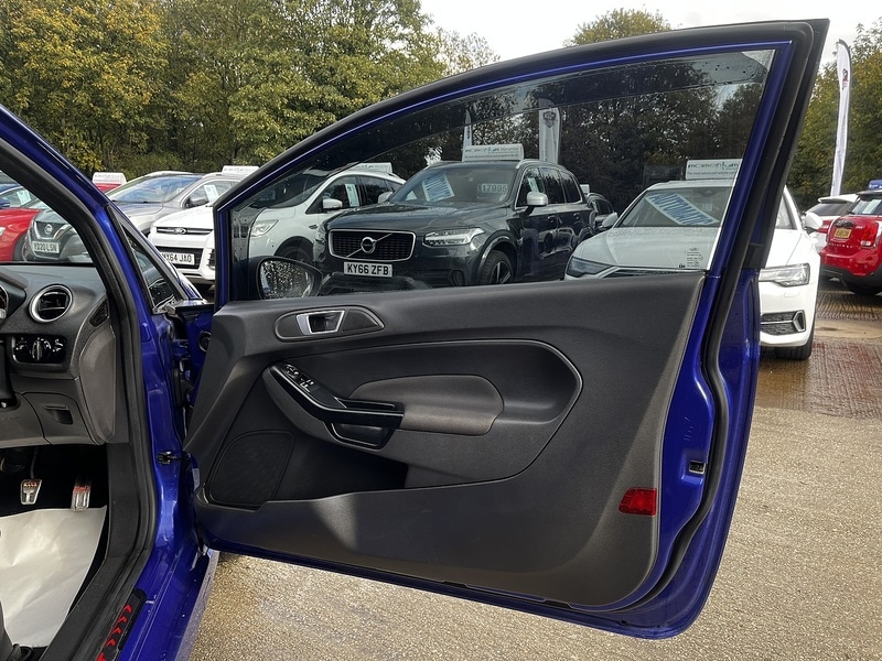 Used Ford Fiesta 2015 for sale - 76615835: Photo 14