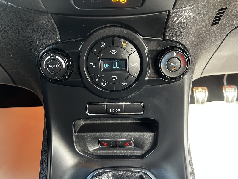 Used Ford Fiesta 2015 for sale - 76615835: Photo 24