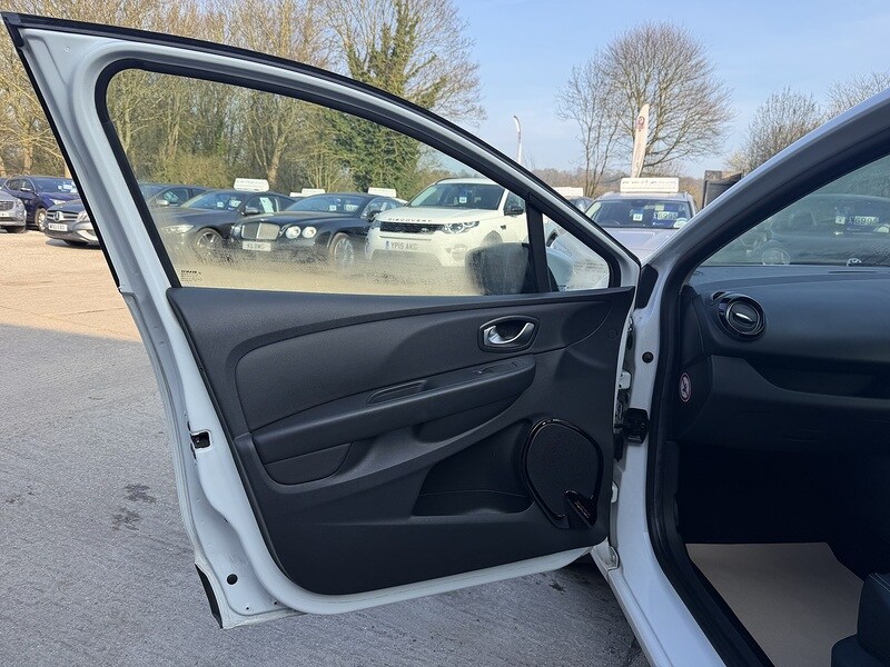 Used Renault Clio 2017 for sale - 77976823: Photo 11