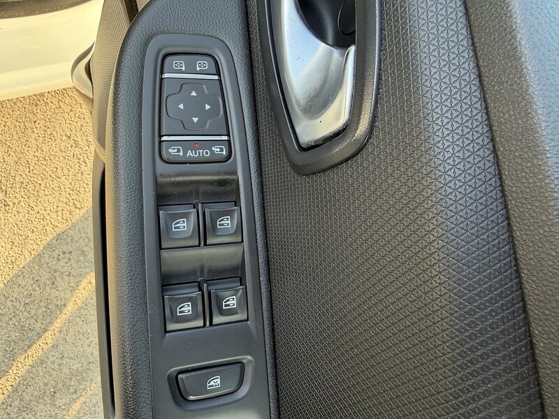 Used Renault Clio 2017 for sale - 77976823: Photo 19