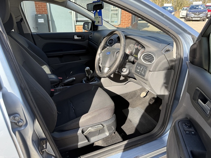 Used Ford Focus 2005 for sale - 77880678: Photo 9