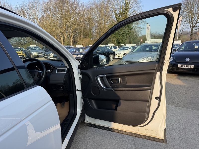 Used Land Rover Discovery Sport 2015 for sale - 77976777: Photo 9