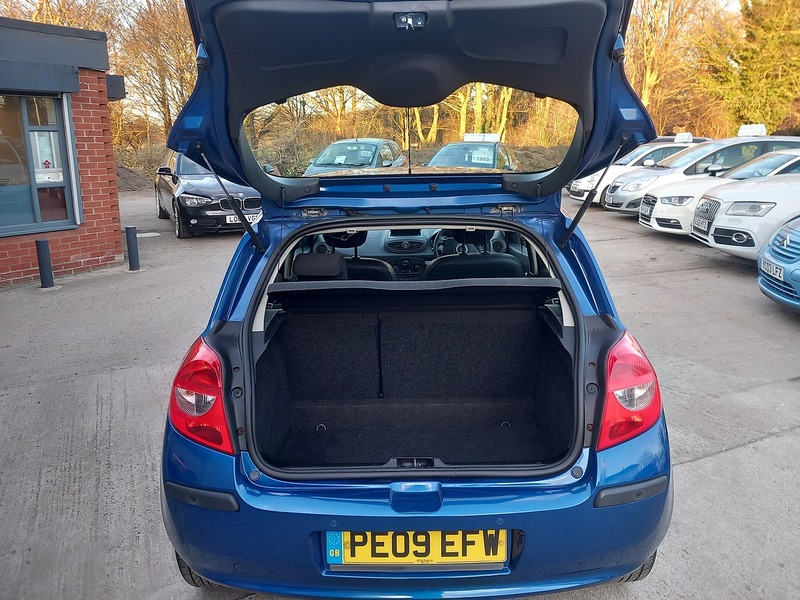 Used Renault Clio 2009 for sale - 76615850: Photo 12