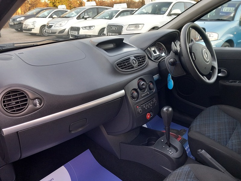 Used Renault Clio 2009 for sale - 76615850: Photo 15
