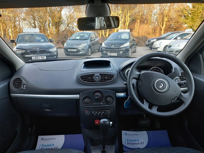 Used Renault Clio 2009 for sale - 76615850: Photo 16