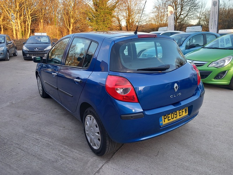 Used Renault Clio 2009 for sale - 76615850: Photo 5