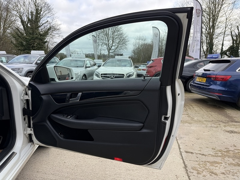 Used Mercedes-Benz C Class 2015 for sale - 77708983: Photo 9