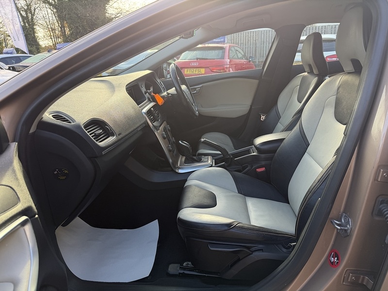 Used Volvo V40 Cross Country 2014 for sale - 76618242: Photo 14