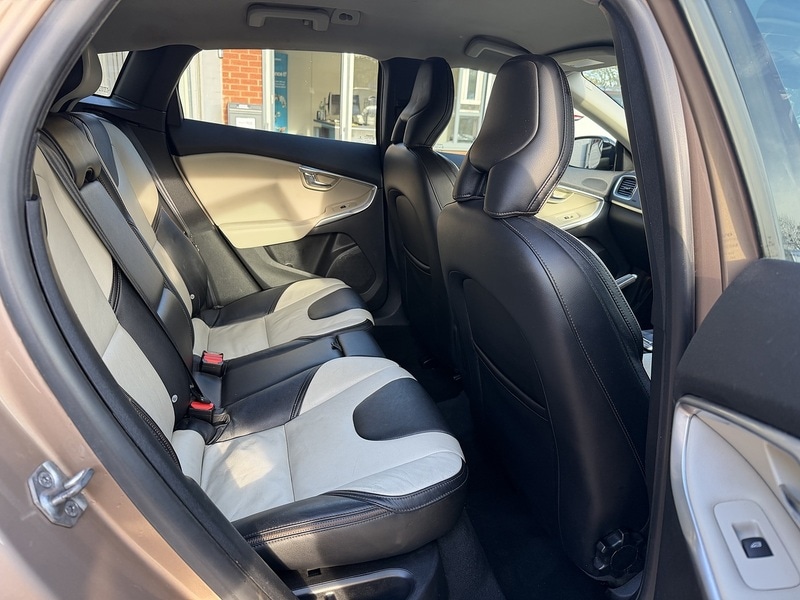 Used Volvo V40 Cross Country 2014 for sale - 76618242: Photo 16