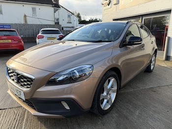 Used Volvo V40 Cross Country 2014 for sale - 76618242: Photo
