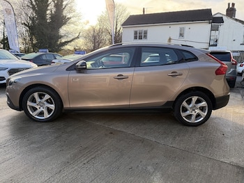 Used Volvo V40 Cross Country 2014 for sale - 76618242: Photo