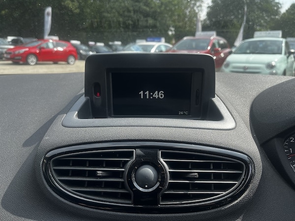 Used Renault Clio 2011 for sale - 75421844: Photo 16