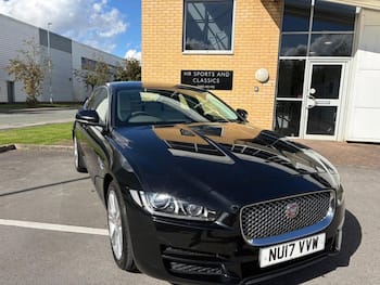 Used Jaguar XE 2017 for sale - 79777385: Photo