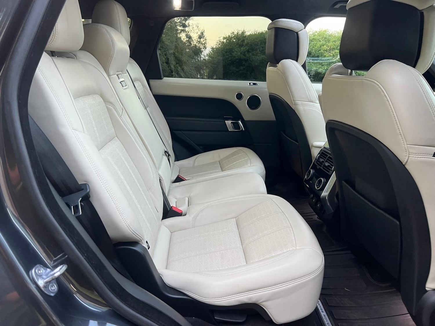 Used Land Rover Range Rover Sport 2018 for sale - 76382593: Photo 15