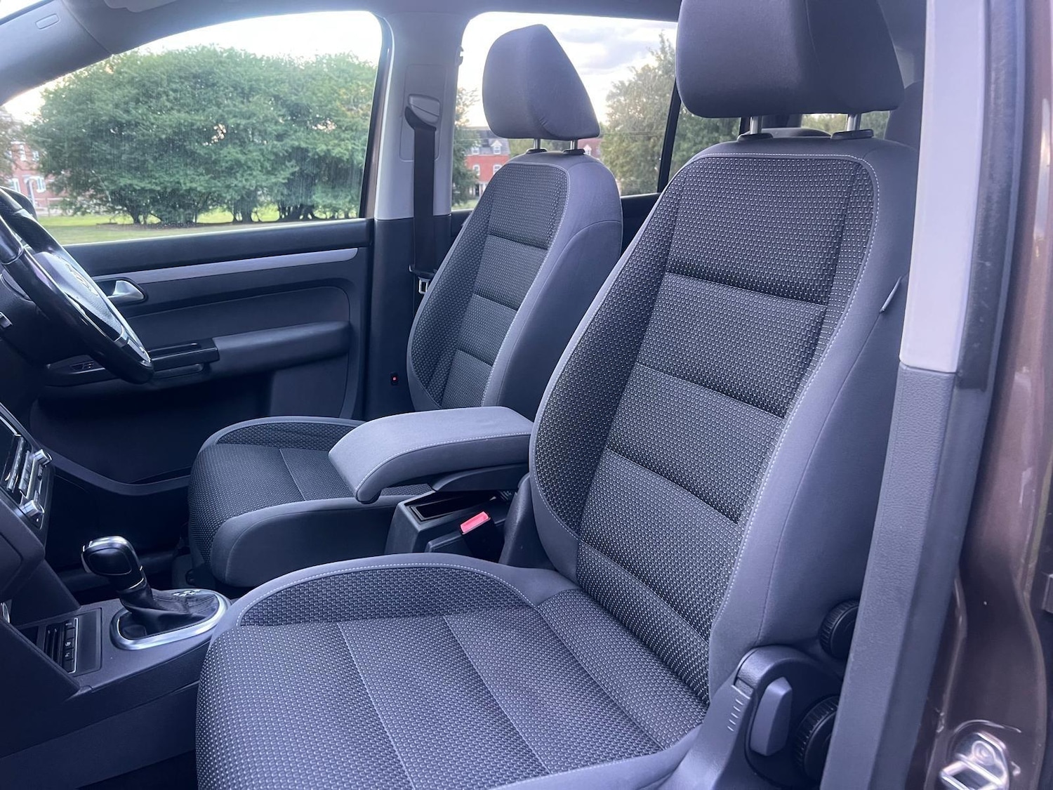 Used Volkswagen Touran 2011 for sale - 76382592: Photo 10