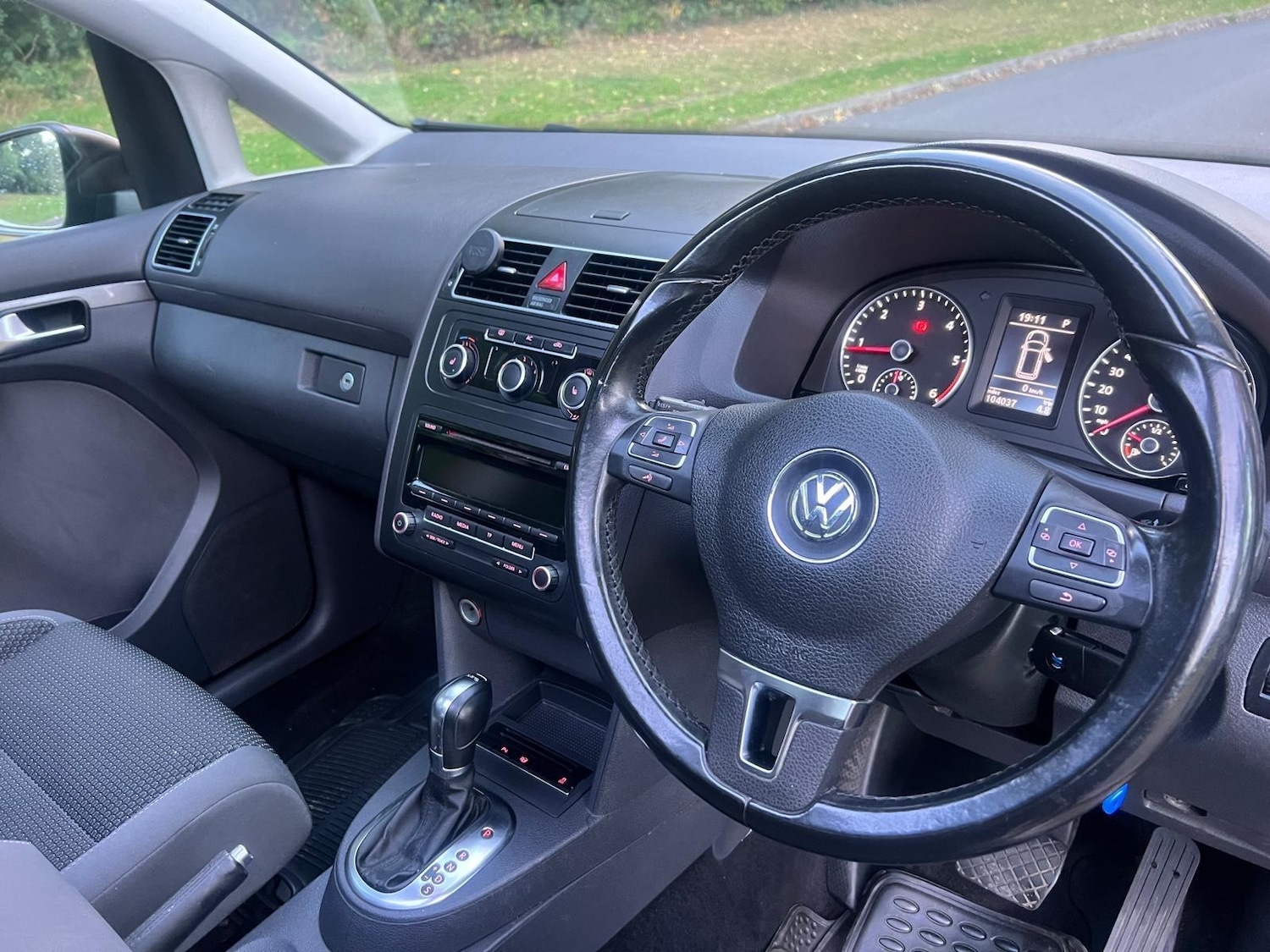 Used Volkswagen Touran 2011 for sale - 76382592: Photo 18