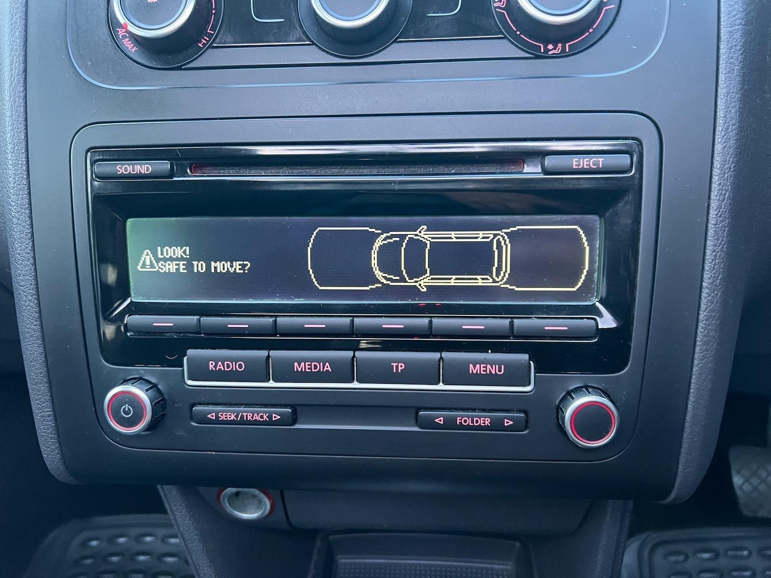 Used Volkswagen Touran 2011 for sale - 76382592: Photo 20