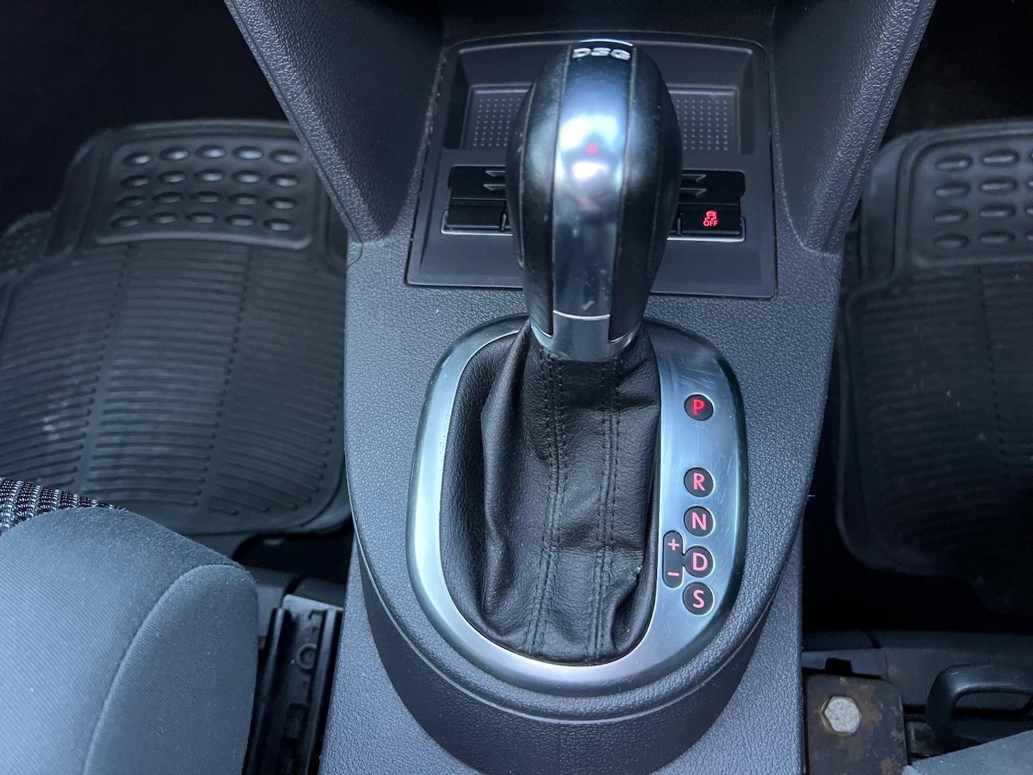 Used Volkswagen Touran 2011 for sale - 76382592: Photo 24