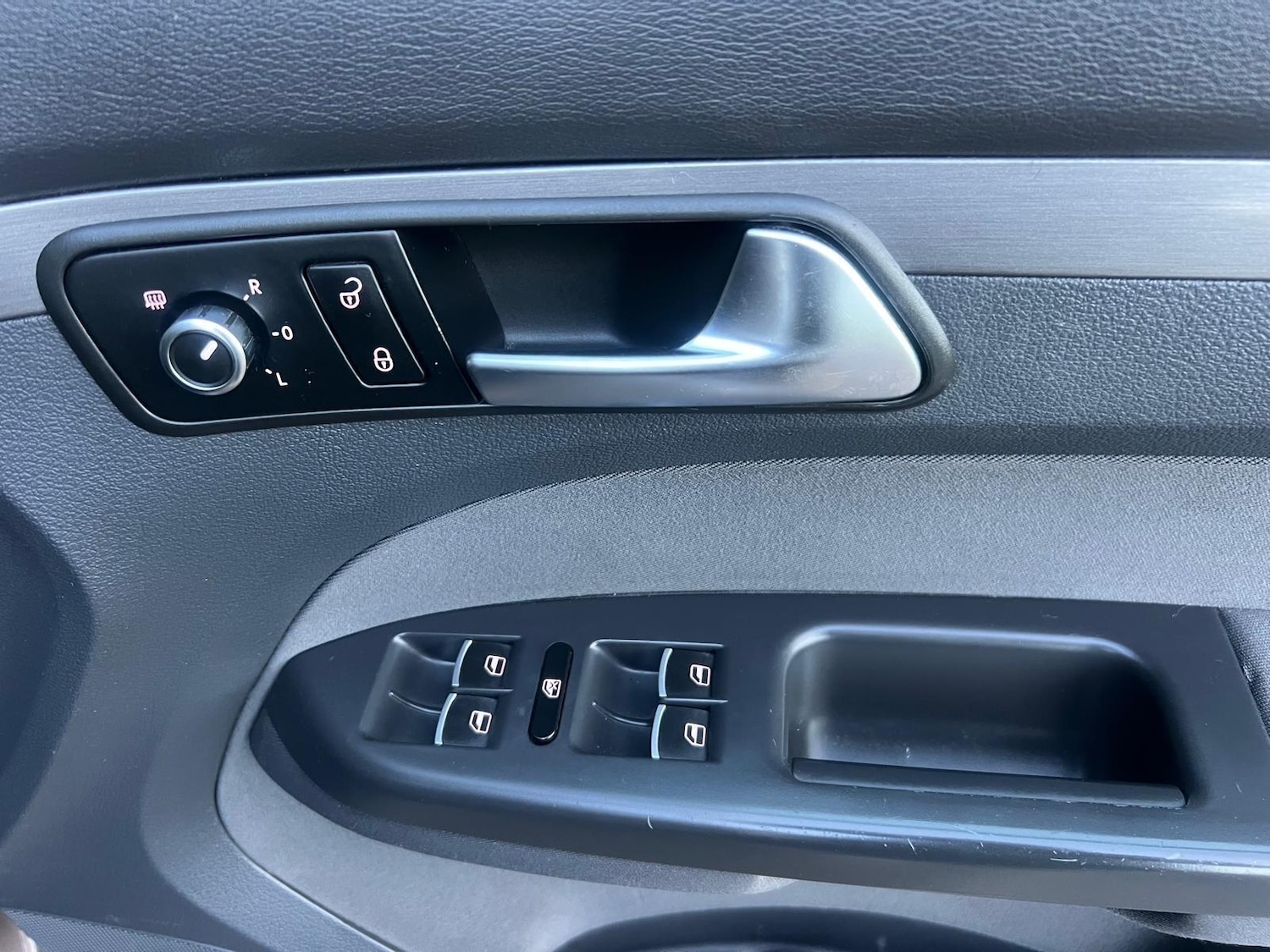 Used Volkswagen Touran 2011 for sale - 76382592: Photo 30